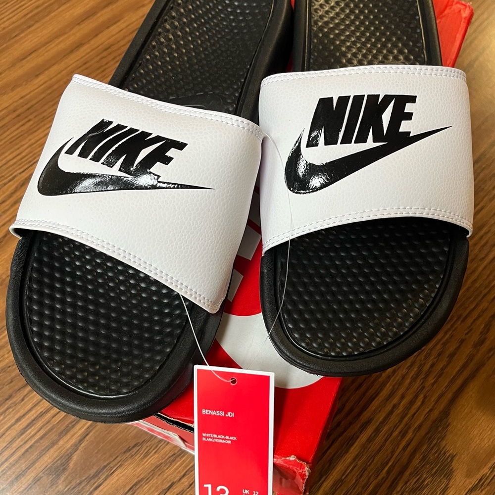 Men’s Nike Benassi White and Black Slides Size 13 New